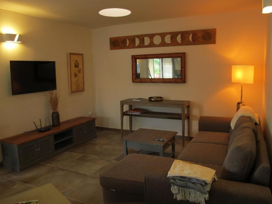 Bungalow Goa Pool View, Playa Roca Residence Sea Front Access - Free Ac - Wifi Коста-Тегісе Екстер'єр фото