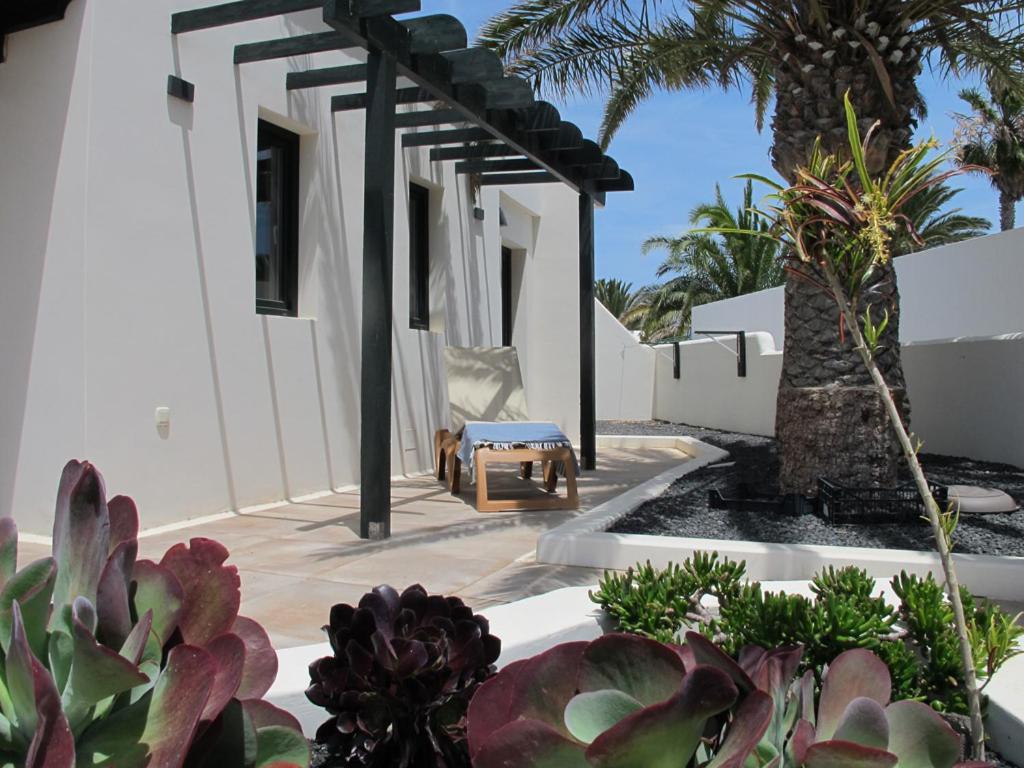 Bungalow Goa Pool View, Playa Roca Residence Sea Front Access - Free Ac - Wifi Коста-Тегісе Екстер'єр фото