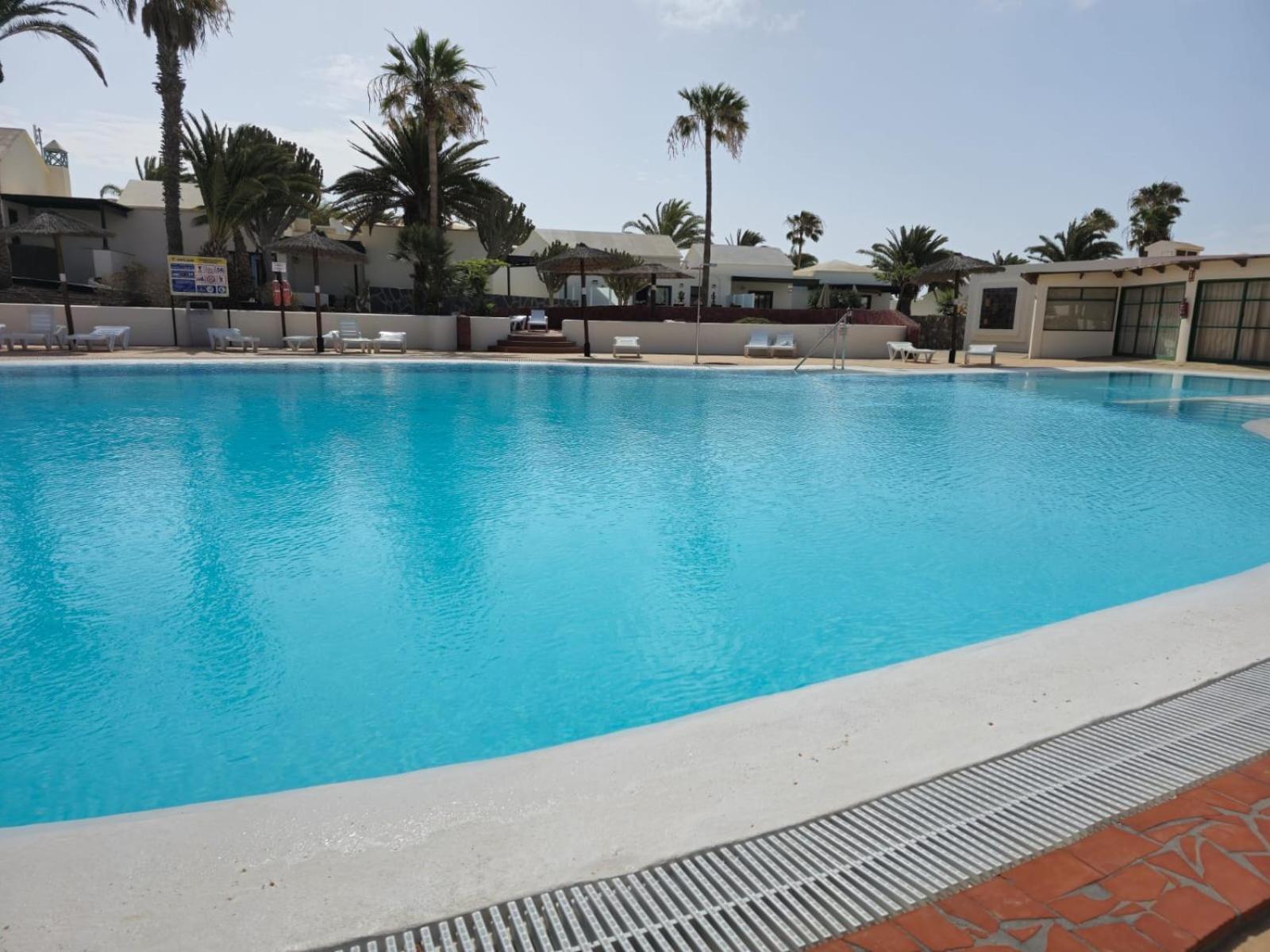 Bungalow Goa Pool View, Playa Roca Residence Sea Front Access - Free Ac - Wifi Коста-Тегісе Екстер'єр фото