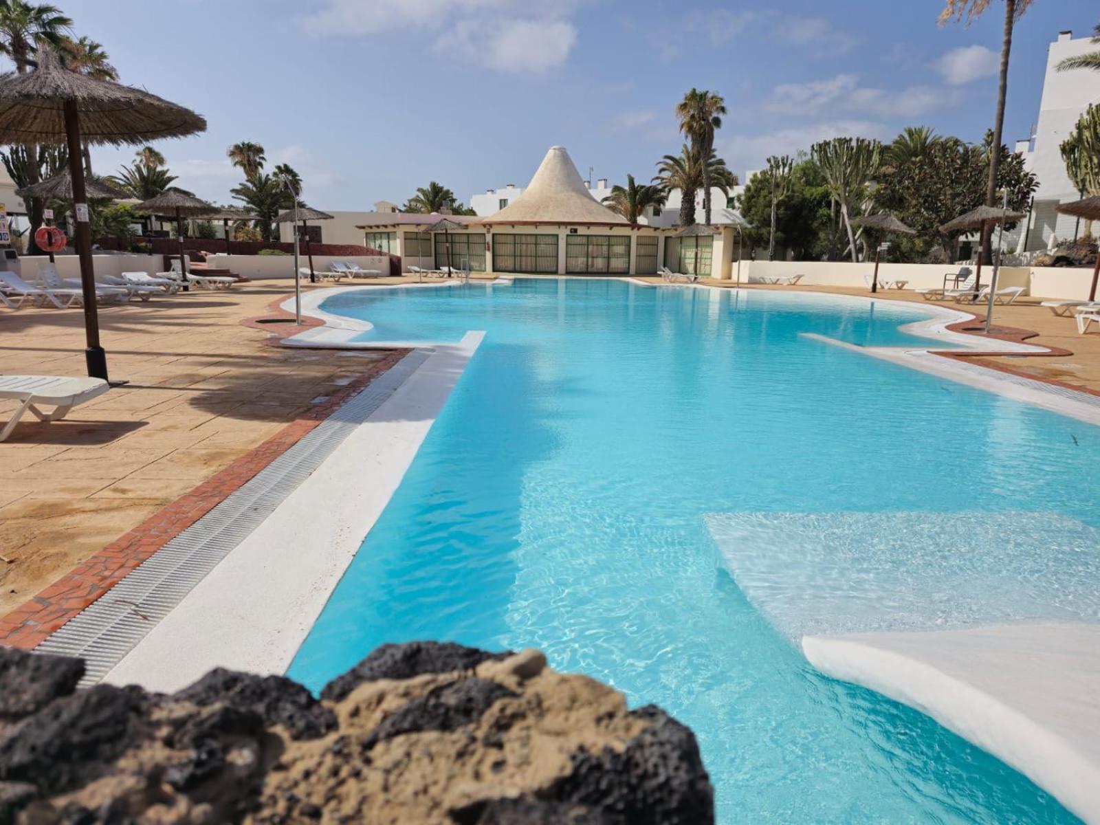 Bungalow Goa Pool View, Playa Roca Residence Sea Front Access - Free Ac - Wifi Коста-Тегісе Екстер'єр фото